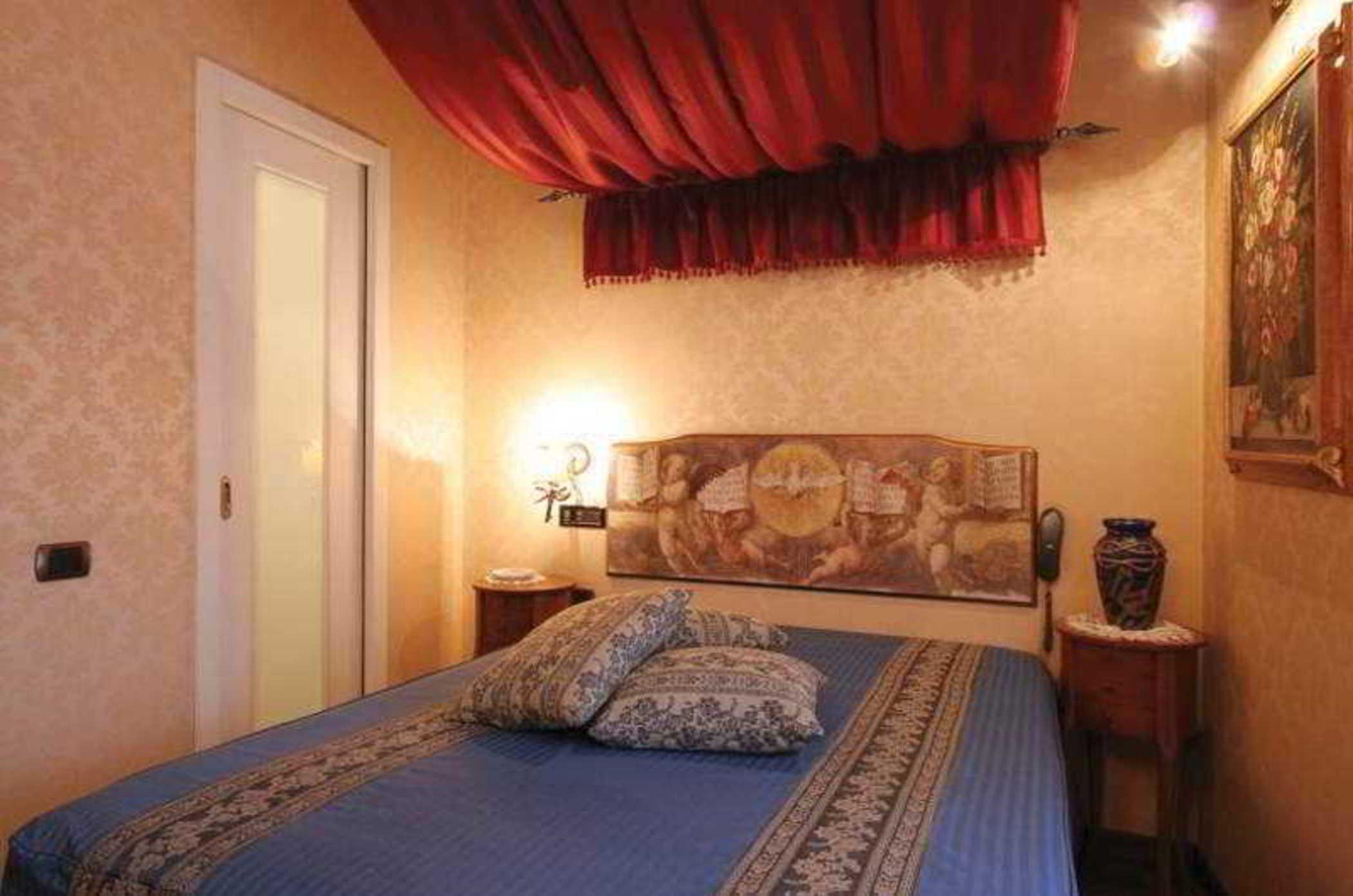 Hotel Suite ARES Neapel Zimmer foto